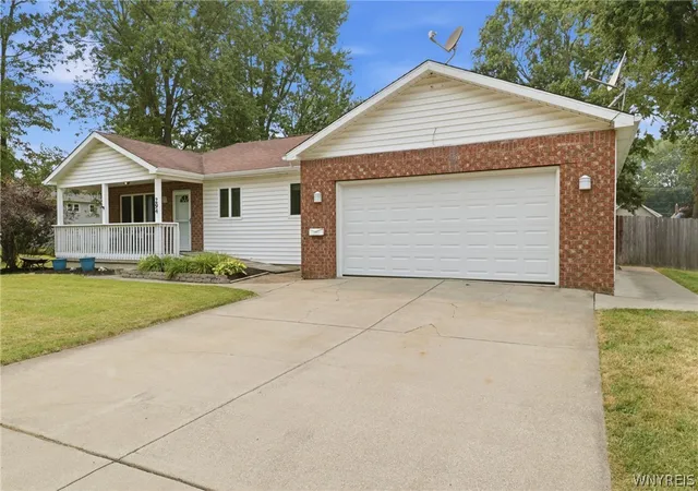 2nd image of 294 Daniel Dr, North Tonawanda, NY 14120 | MLS# B1699148