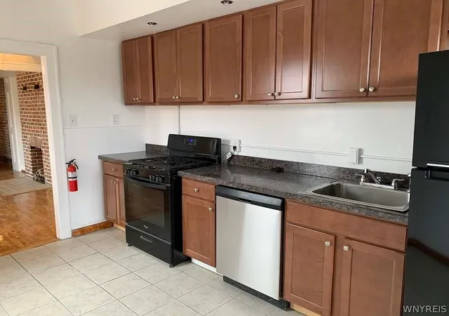 Listing Photo 2 - Condo for sale in building located at 68 Days Park, Buffalo, NY 14201 - Unit #