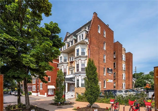 Listing Photo 4 - Condo for sale in building located at 68 Days Park, Buffalo, NY 14201