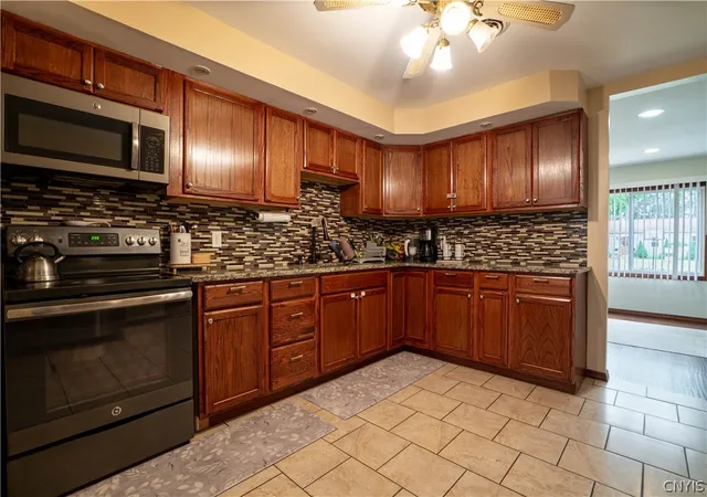 4th image of 413 Williamsburg Rd, Utica, NY 13502 | MLS# S1699494