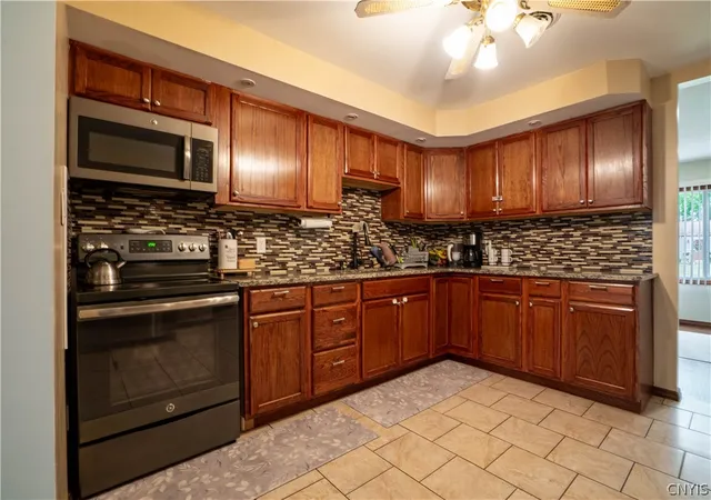 5th image of 413 Williamsburg Rd, Utica, NY 13502 | MLS# S1699494