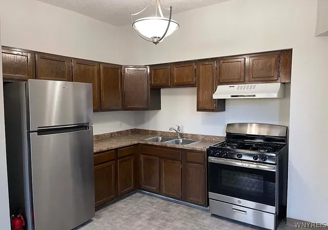 Listing Photo 2 - Condo for sale in building located at 118 Cottage St, Buffalo, NY 13021 - Unit #