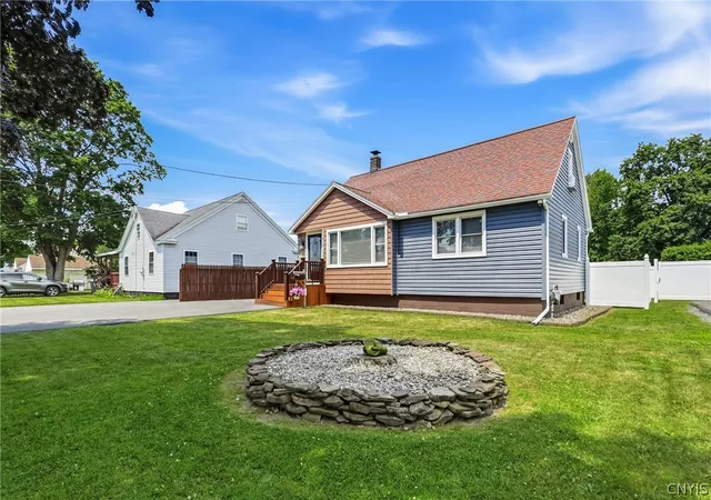 Photo 3 of Sale Pending at 807 Van Buren Ave, Rome, NY 13440 | MLS# S1699595 | Listing updated on 2026-07-31