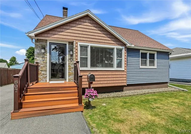Photo 4 of Sale Pending at 807 Van Buren Ave, Rome, NY 13440 | MLS# S1699595 | Listing updated on 2026-07-31