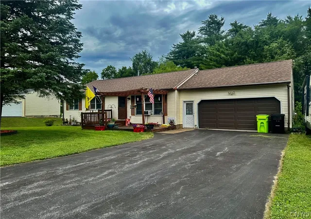 3rd image of 7084 Verna Dr, Canastota, NY 13032 | MLS# S1699585