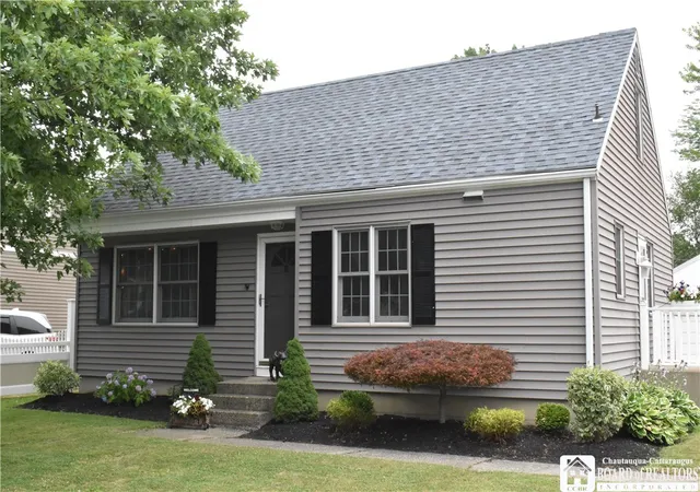 Photo 1 of Sale Pending at 5639 West Ln, Lake View, NY 14085 | MLS# R1699624 | Listing updated on 2026-07-27
