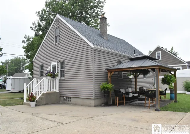 Photo 2 of Sale Pending at 5639 West Ln, Lake View, NY 14085 | MLS# R1699624 | Listing updated on 2026-07-27