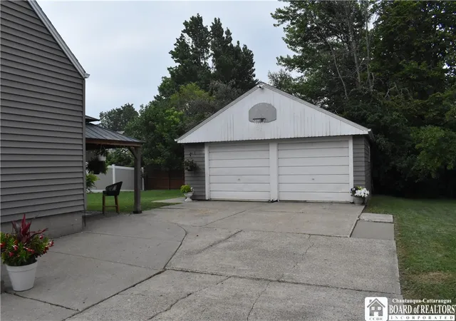Photo 3 of Sale Pending at 5639 West Ln, Lake View, NY 14085 | MLS# R1699624 | Listing updated on 2026-07-27
