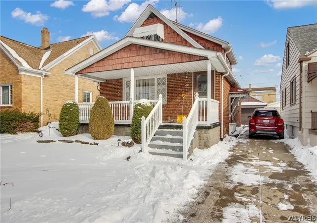 Photo 3 of Sale Pending at 331 S Ogden St, Buffalo, NY 14206 | MLS# B1694988 | Listing updated on 2026-08-01