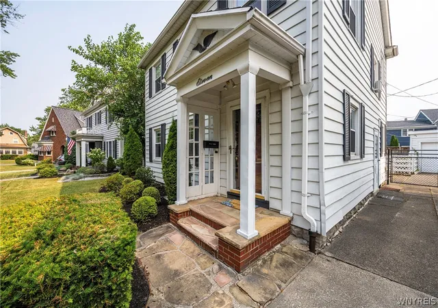 Photo 4 of Sale Pending at 11 North Dr, Buffalo, NY 14216 | MLS# B1699332 | Listing updated on 2026-07-29