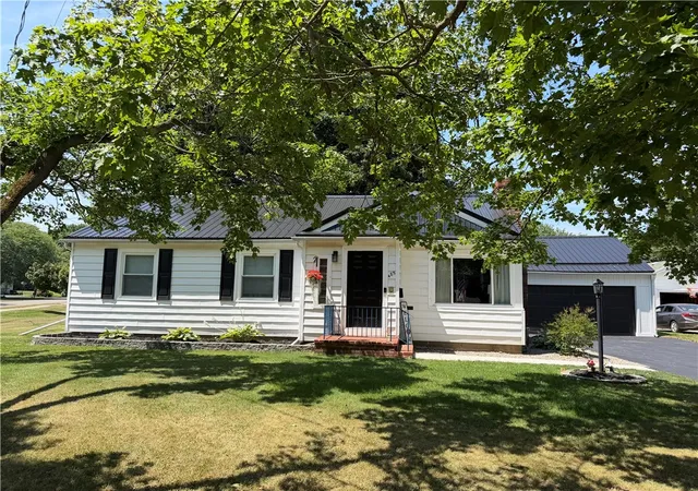 3rd image of 485 Genesee St, Avon, NY 14414 | MLS# R1699757