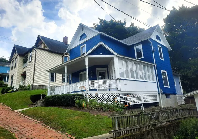 3rd image of 207 Pearl St, Corning, NY 14830 | MLS# R1698707
