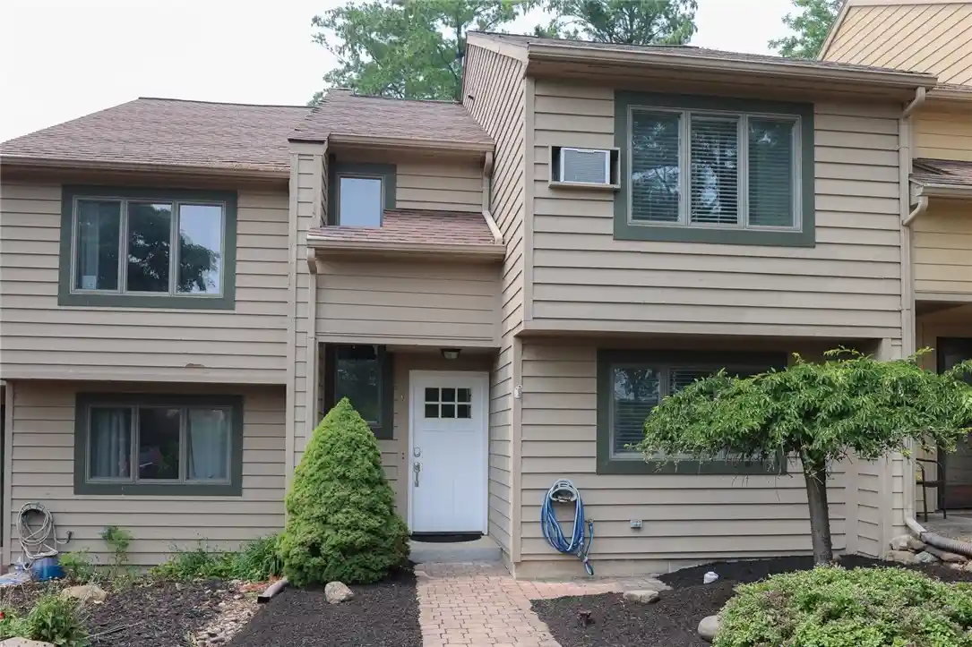Townhouse for sale at 9 Golfside Cir, Canandaigua, NY 14424 | MLS# R1698900