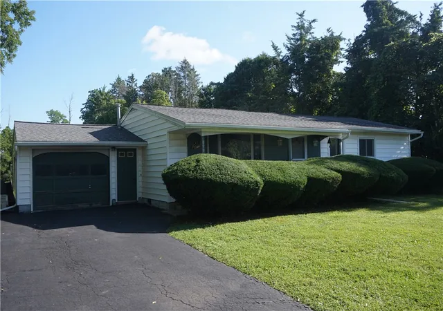 3rd image of 890 Peck Rd, Parma, NY 14468 | MLS# R1697970