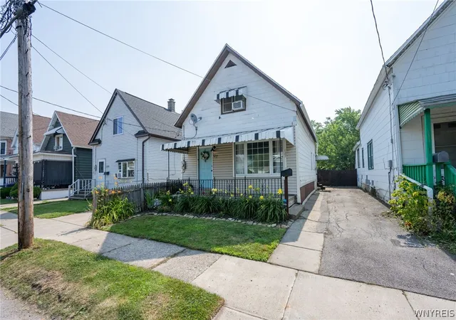 Photo 3 of Single family home for sale at 127 Baitz Ave, Buffalo, NY 14206 | MLS# B1695062 | Listing updated on 2026-07-19