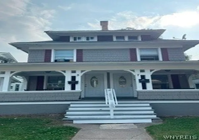 1st image of 5 Bewley Pkwy, Lockport, NY 14094 | MLS# B1699458