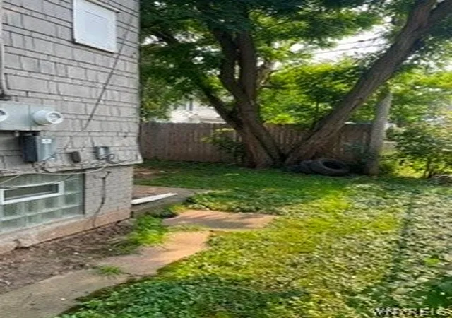 3rd image of 5 Bewley Pkwy, Lockport, NY 14094 | MLS# B1699458