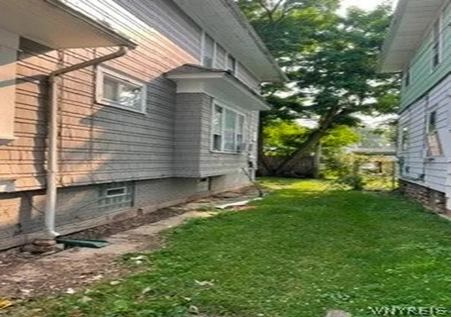 4th image of 5 Bewley Pkwy, Lockport, NY 14094 | MLS# B1699458