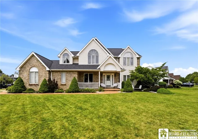 2nd image of 30 Ashwood Ln, Orchard Park, NY 14127 | MLS# R1699891