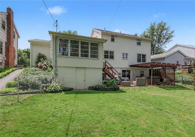 27th image of 74 Camille Dr, Rochester, NY 14612 | MLS# R1699772