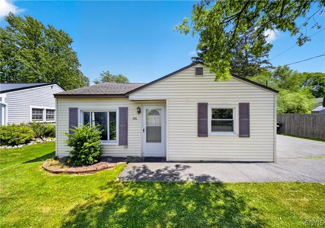 1st image of 306 Hanover Ave, Salina, NY 13088 | MLS# S1699526