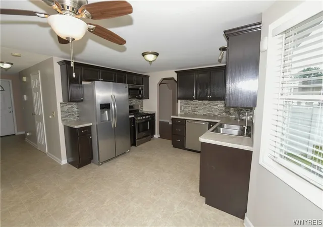 5th image of 329 Summit Blvd, North Tonawanda, NY 14120 | MLS# B1699793