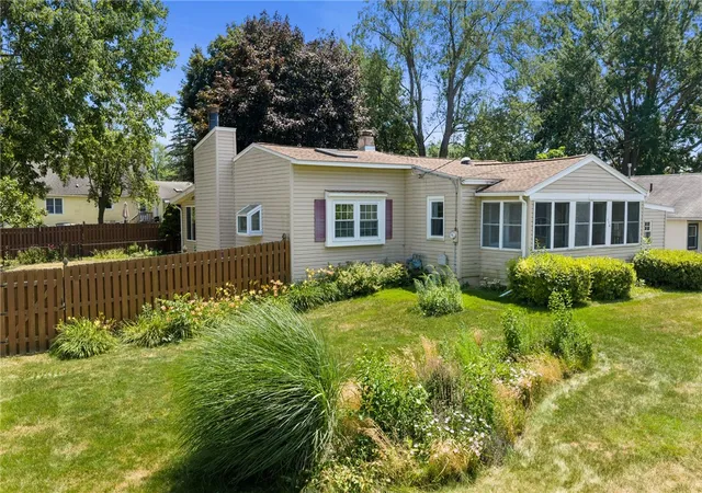 3rd image of 112 N Roosevelt Ave, Liverpool, NY 13088 | MLS# R1699023