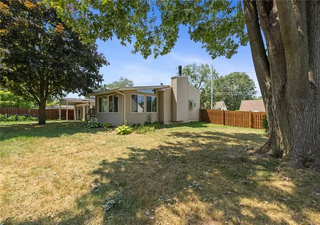 5th image of 112 N Roosevelt Ave, Liverpool, NY 13088 | MLS# R1699023