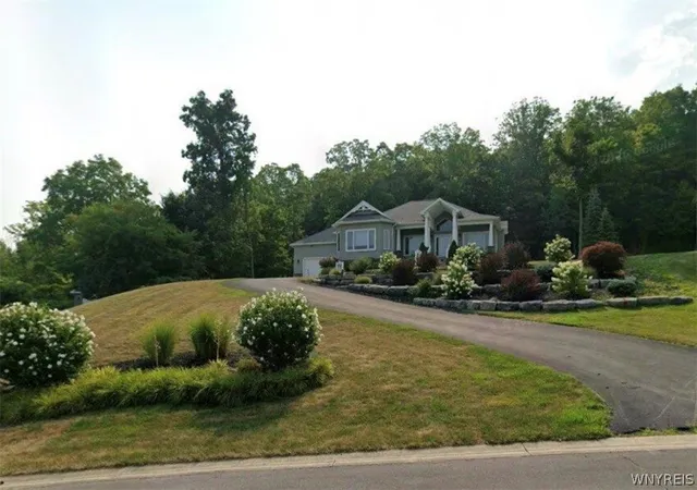 4th image of 4933 Big Vista Dr, Lewiston, NY 14092 | MLS# B1699837