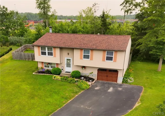 Photo 2 of Sale Pending at 105 Winstead Cir, Minoa, NY 13116 | MLS# S1696345 | Listing updated on 2026-07-28