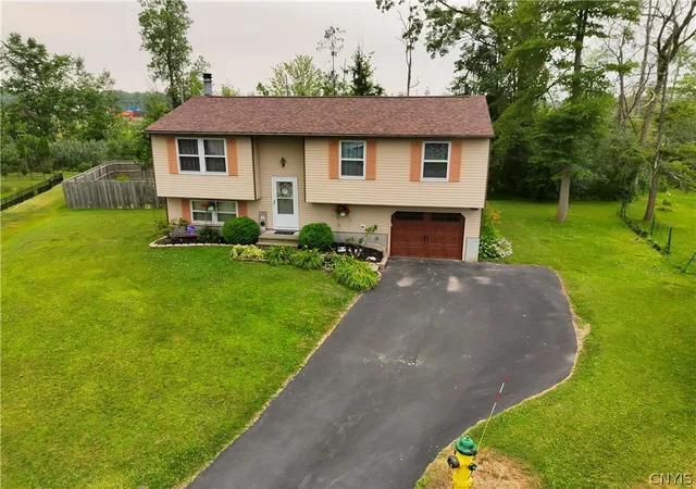 Photo 3 of Sale Pending at 105 Winstead Cir, Minoa, NY 13116 | MLS# S1696345 | Listing updated on 2026-07-28