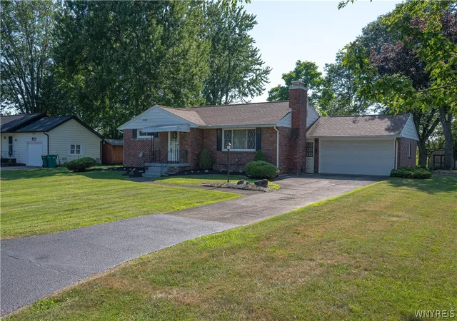 Photo 2 of Sale Pending at 4502 Gentwood Dr, Buffalo, NY 14221 | MLS# B1699951 | Listing updated on 2026-07-29