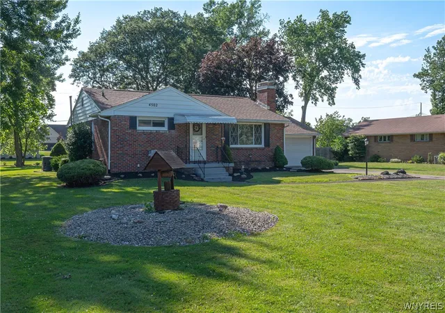 Photo 3 of Sale Pending at 4502 Gentwood Dr, Buffalo, NY 14221 | MLS# B1699951 | Listing updated on 2026-07-29