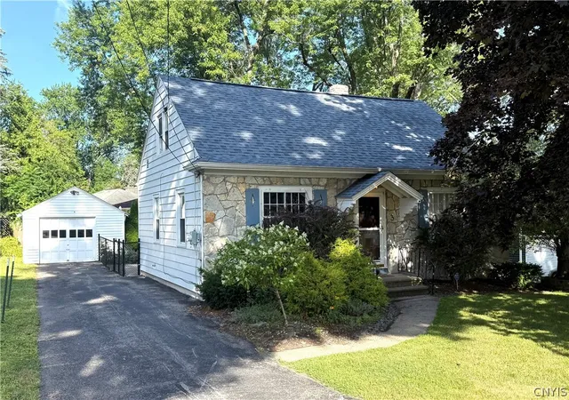 1st image of 3 Marks Pl, New Hartford, NY 13413 | MLS# S1700129