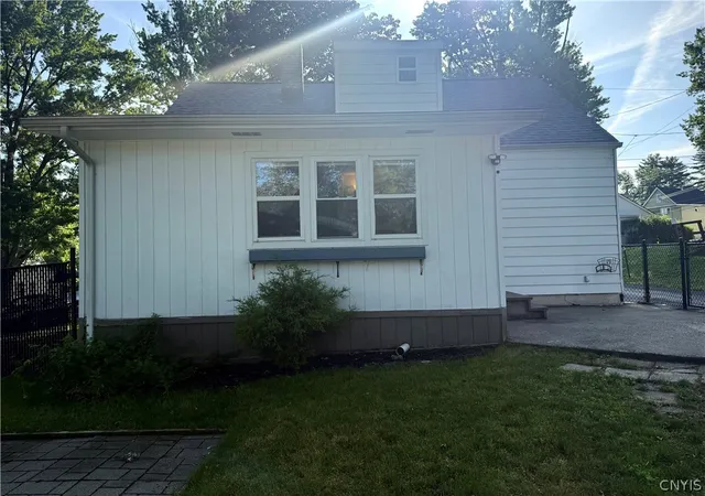 4th image of 3 Marks Pl, New Hartford, NY 13413 | MLS# S1700129