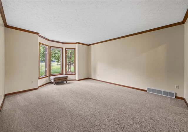 4th image of 19 Dixon Woods, Honeoye Falls, NY 14472 | MLS# R1699957