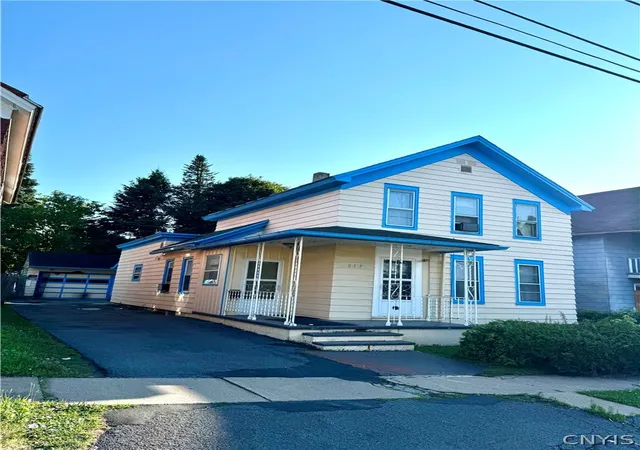 2nd image of 817 Chestnut St, Utica, NY 13502 | MLS# S1699934