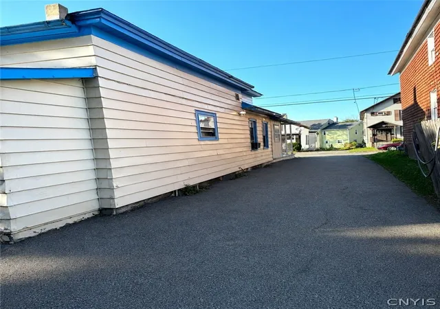 4th image of 817 Chestnut St, Utica, NY 13502 | MLS# S1699934