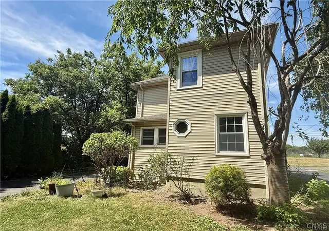 Photo 4 of Sale Pending at 1038 Sunnycrest Rd, Syracuse, NY 13206 | MLS# S1700064 | Listing updated on 2026-07-28