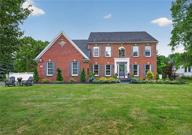 1st image of 35 Norwood Ln, Orchard Park, NY 14127 | MLS# B1700058