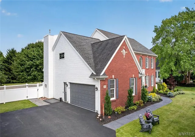 2nd image of 35 Norwood Ln, Orchard Park, NY 14127 | MLS# B1700058