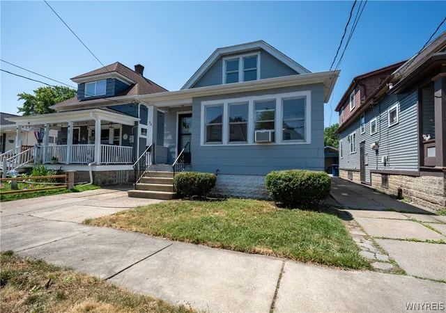 Photo 3 of Sale Pending at 34 Elgas St, Buffalo, NY 14207 | MLS# B1698981 | Listing updated on 2026-07-26