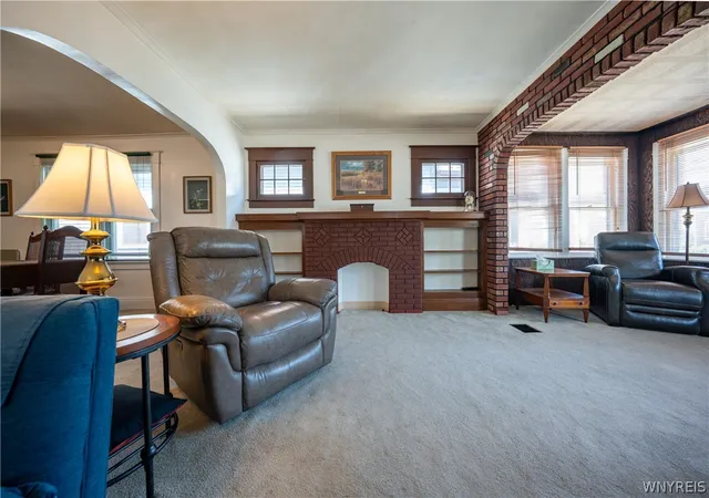 Photo 4 of Sale Pending at 34 Elgas St, Buffalo, NY 14207 | MLS# B1698981 | Listing updated on 2026-07-26