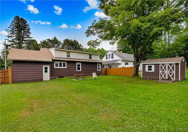 33rd image of 8 Parkway Pl, New Hartford, NY 13413 | MLS# S1699346
