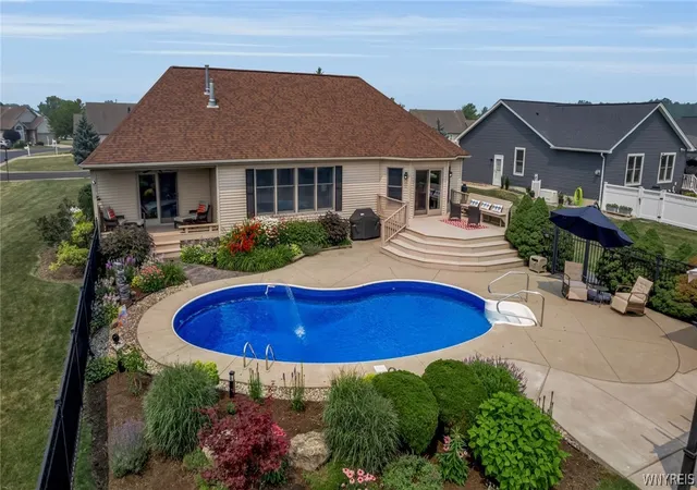 3rd image of 3921 Wildwing Dr, Wheatfield, NY 14120 | MLS# B1700110