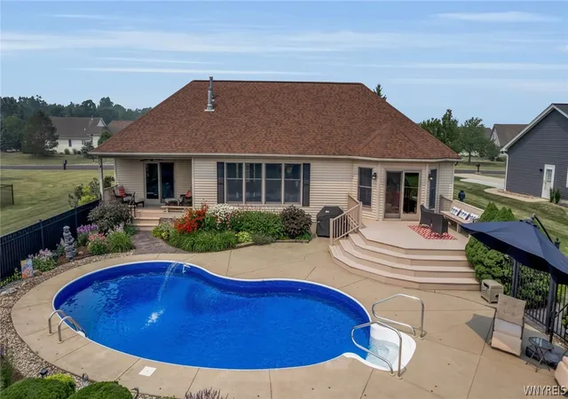 4th image of 3921 Wildwing Dr, Wheatfield, NY 14120 | MLS# B1700110