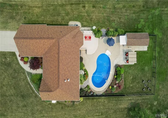 5th image of 3921 Wildwing Dr, Wheatfield, NY 14120 | MLS# B1700110