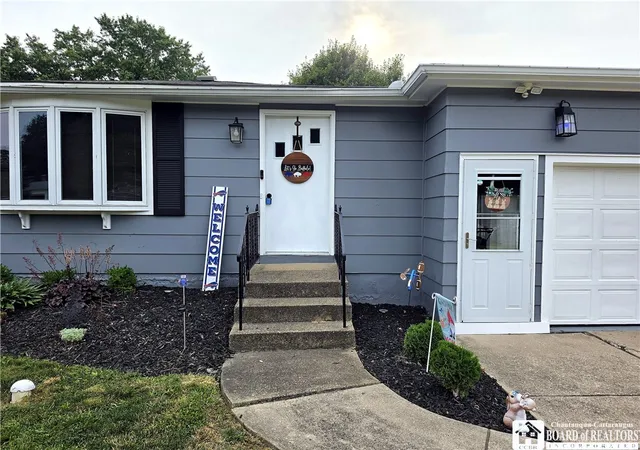 Photo 3 of Sale Pending at 4374 Robin Ln, Hamburg, NY 14075 | MLS# R1700283 | Listing updated on 2026-08-02