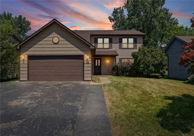 Photo 3 of Sale Pending at 12 Fieldstone Ln, West Henrietta, NY 14586 | MLS# R1699766 | Listing updated on 2026-07-29