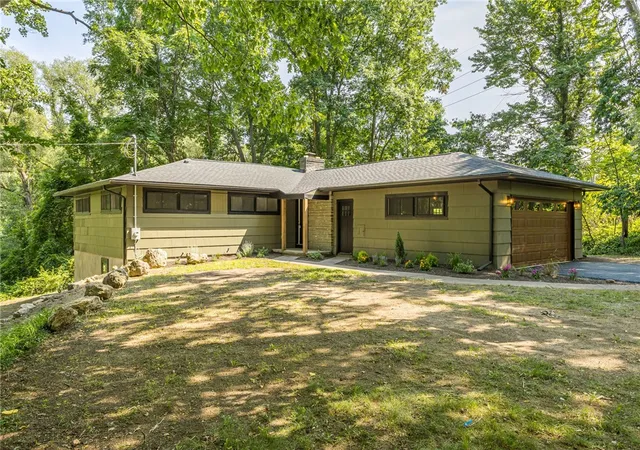 2nd image of 360 Thornell Rd, Pittsford, NY 14534 | MLS# R1699907